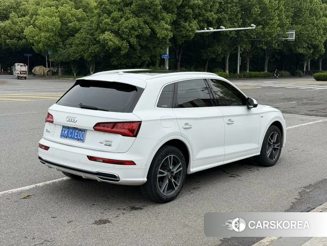 Audi Q5L 2021 Белый из Китая