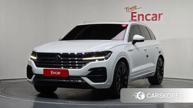Volkswagen Touareg 3rd generation 2020 Белый из Кореи