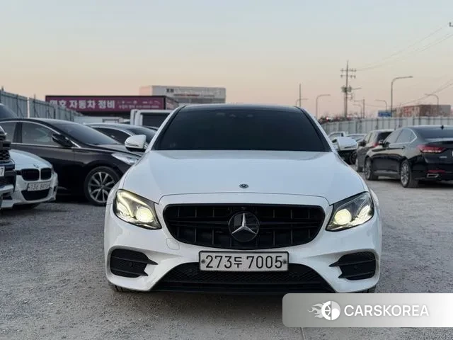 Mercedes-Benz E-Class W213 2019 Белый из Кореи