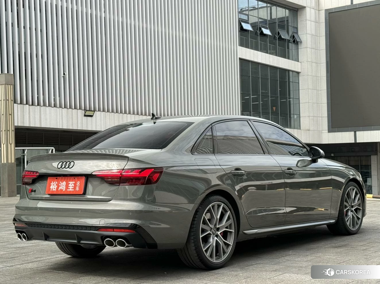 Audi S4 2022 Темно-серый из Китая