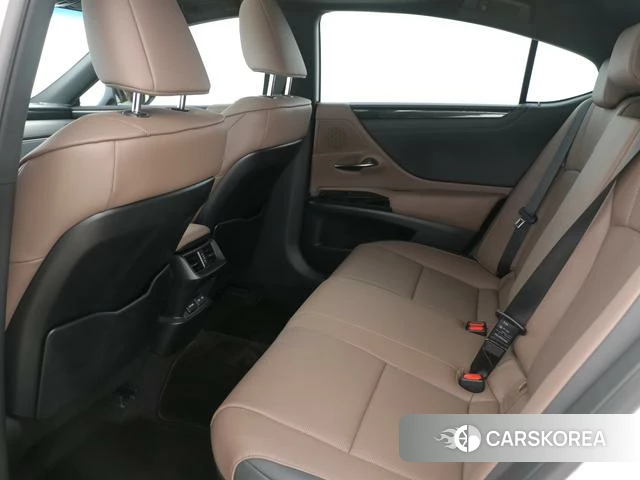 Lexus ES 2023 Белый из Китая