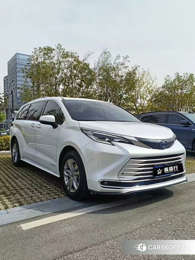 Toyota Saina 2024 Белый из Китая