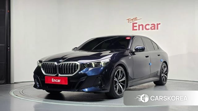 BMW 5 Series (G60) 2023 Черный из Кореи