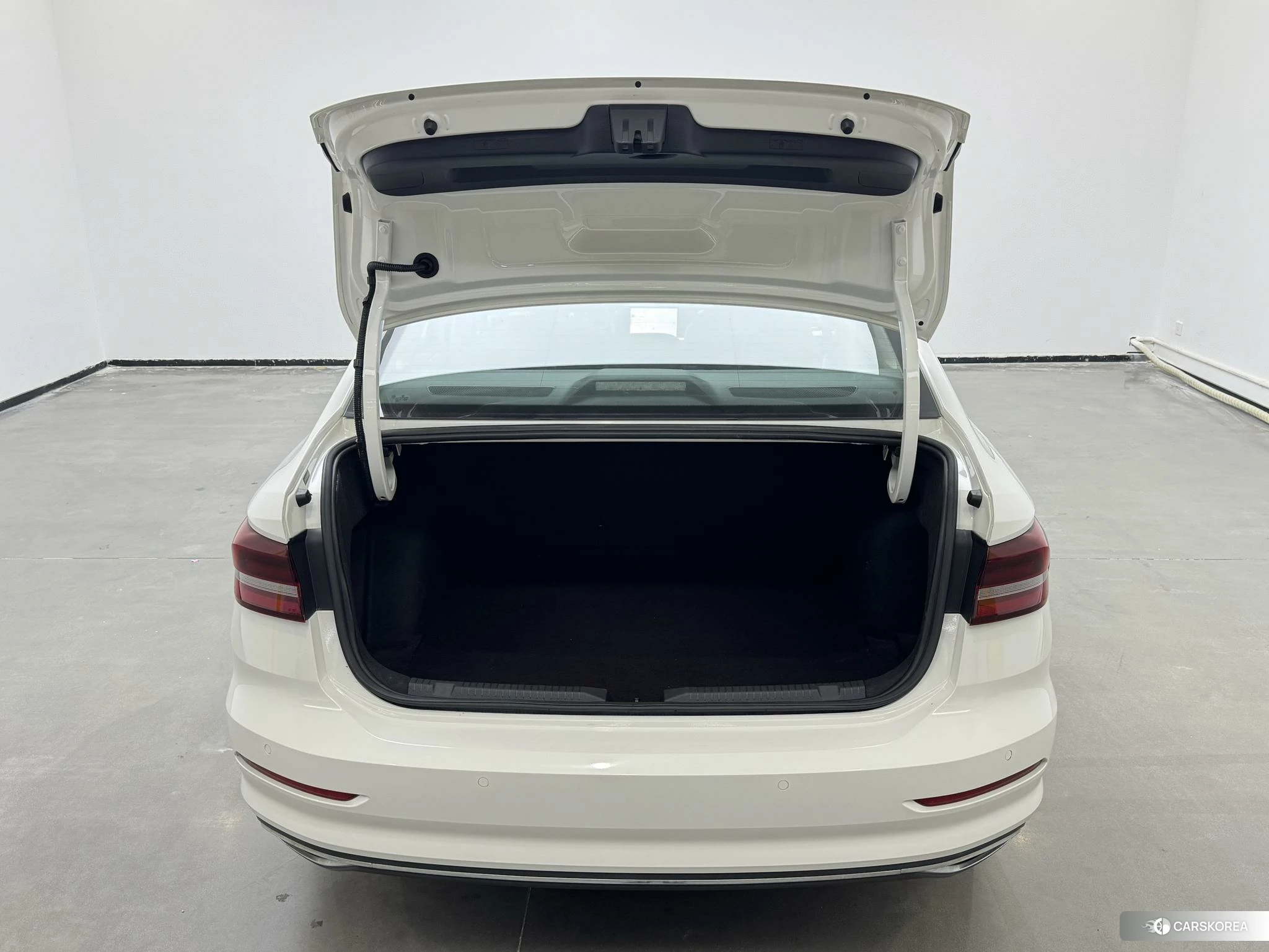 Volkswagen Lavida 2021 Белый из Китая