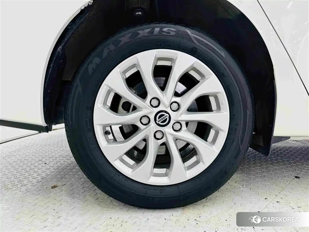 Nissan Sylphy 2023 Белый из Китая