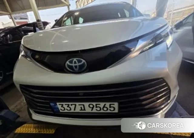 Toyota Sienna 4th Generation 2023 Белый из Кореи