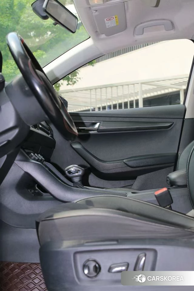 Skoda Krok 2021 Белый из Китая