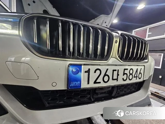 BMW 5 Series (G30) 2022 Белый из Кореи