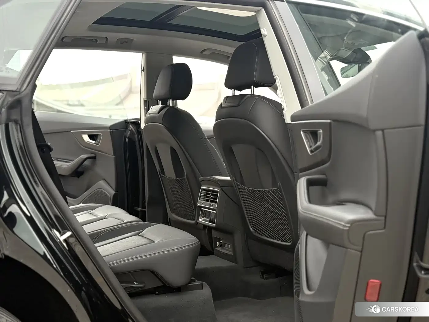 Audi Q8 2025 Черный из Китая