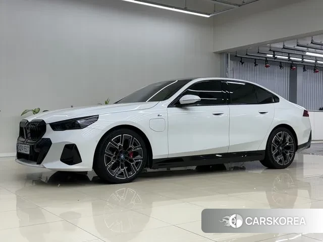 BMW 5 Series (G60) 2024 Белый из Кореи