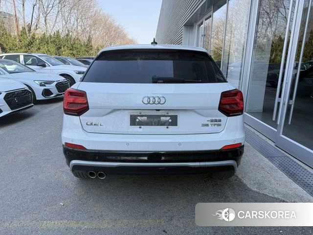 Audi Q2L 2021 Белый из Китая