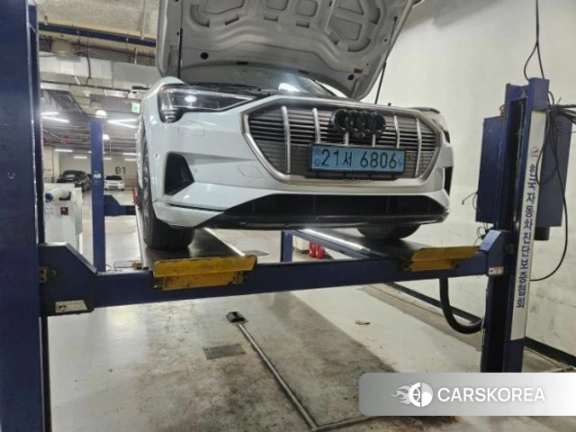 Audi e-Tron 2020 Белый из Кореи