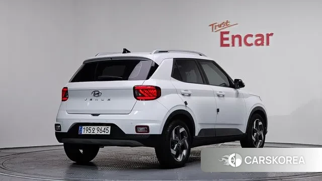 Hyundai Venue 2023 Белый из Кореи