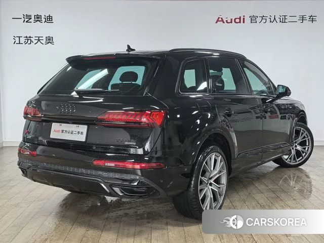 Audi Q7 2024 Черный из Китая