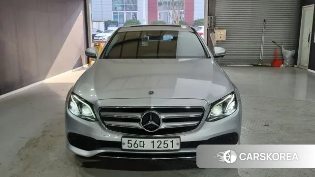 Mercedes-Benz E-Class W213 2018 Светло-серебряный цвет из Кореи