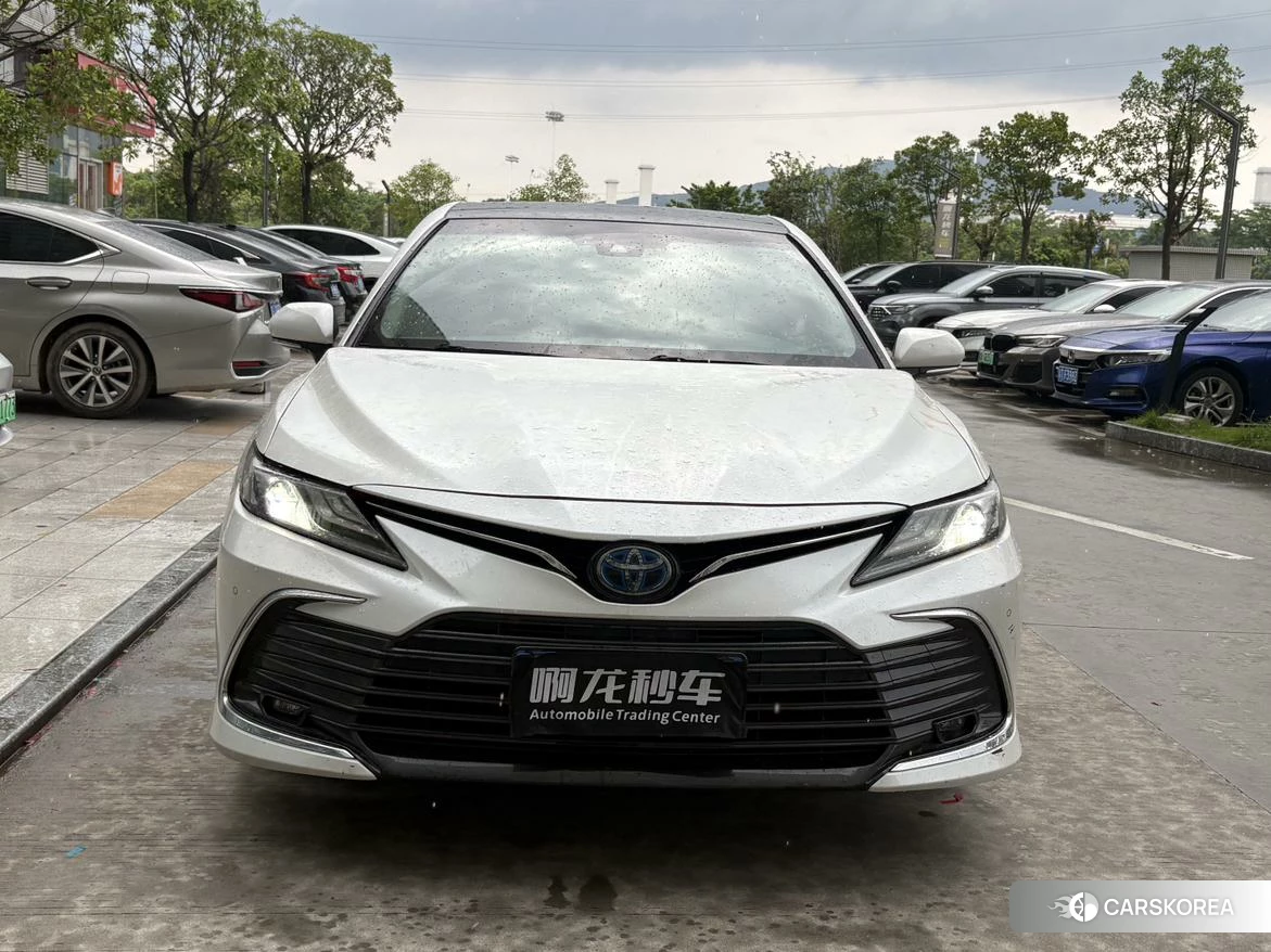 Toyota Camry 2021 Белый из Китая