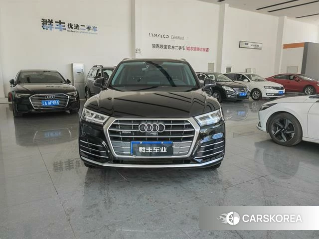 Audi Q5L 2021 Черный из Китая