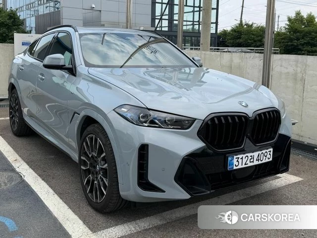 BMW X6 (G06) 2025 Светло-серебряный цвет из Кореи
