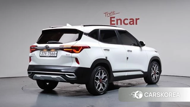 Kia Seltos 2019 Белый из Кореи