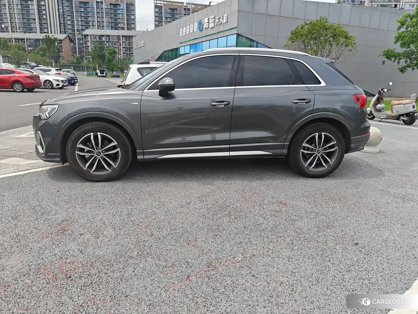 Audi Q3 2021 Silver/gray из Китая