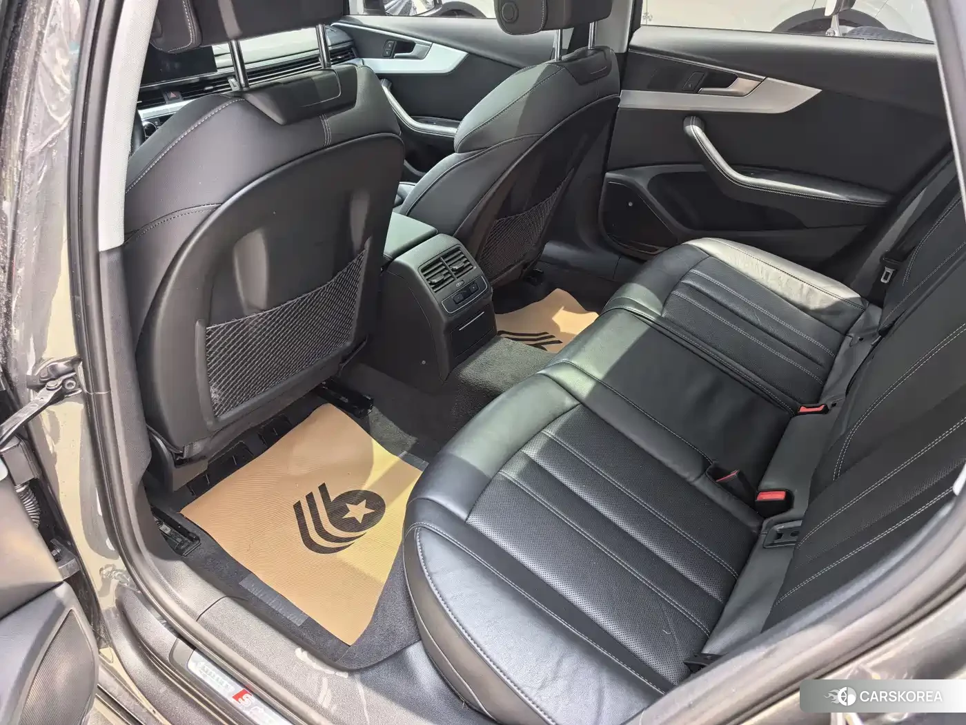 Audi A4L 2022 Silver/gray из Китая
