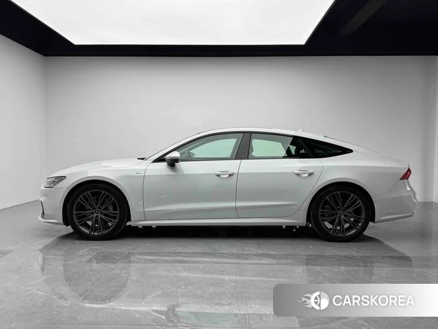 Audi A7 2023 Белый из Китая