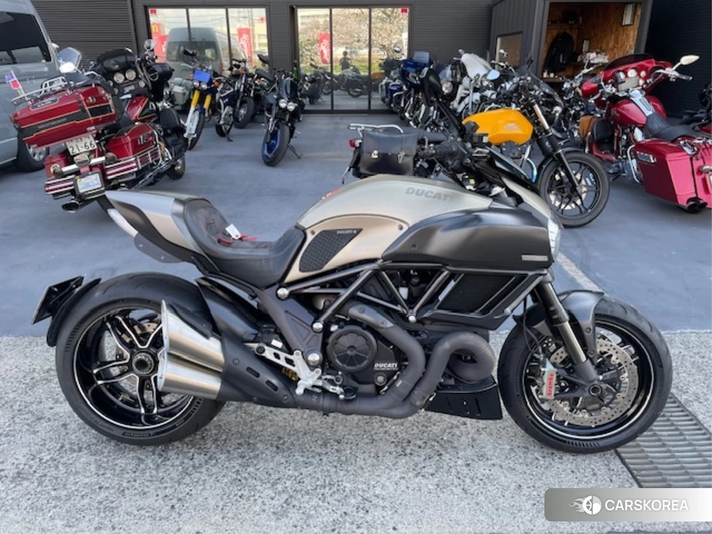 Проданный Ducati DIAVEL 2015 из Японии