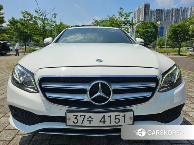 Mercedes-Benz E-Class W213 2018 Белый из Кореи