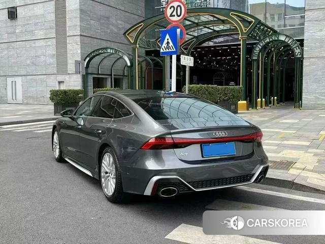 Audi A7 2021 Темно-серый из Китая