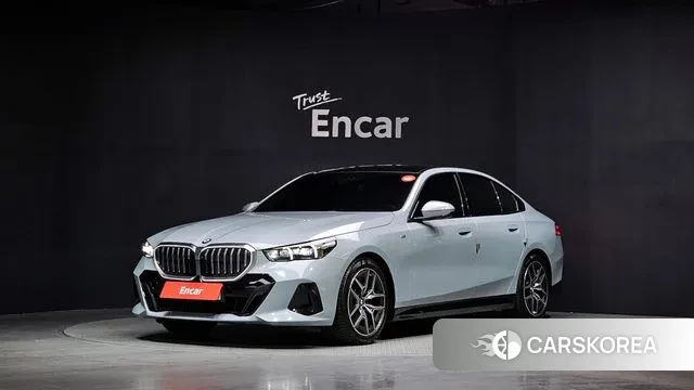 BMW 5 Series (G60) 2024 Светло-серебряный цвет из Кореи