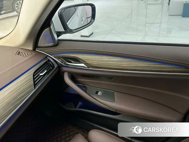 BMW 5 series 2021 Белый из Китая