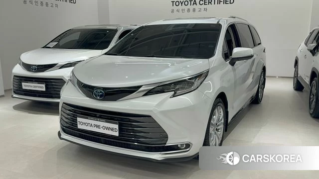 Toyota Sienna 4th Generation 2022 Белый из Кореи