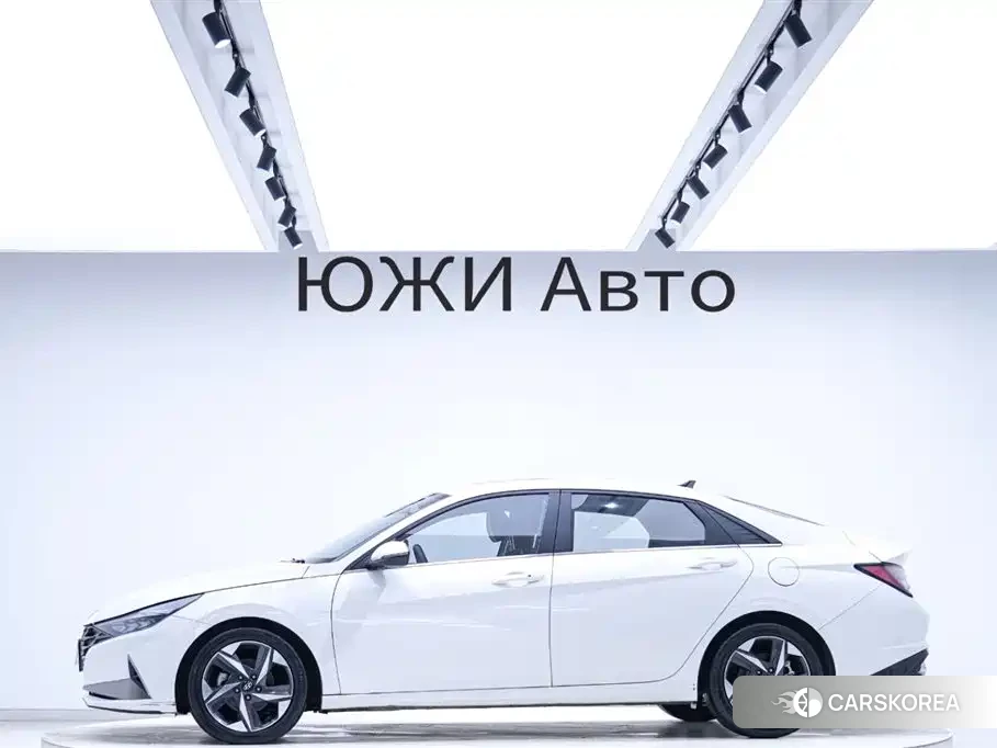 Hyundai Elantra 2023 Белый из Китая