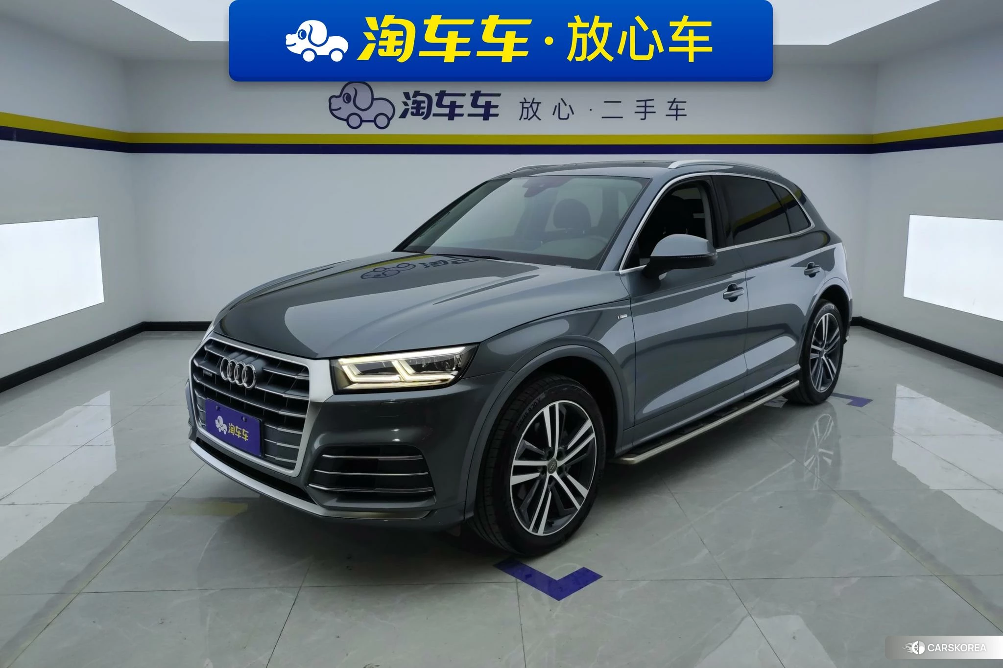 Audi Q5L 2020 Темно-серый из Китая