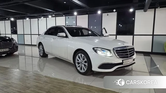 Mercedes-Benz E-Class W213 2019 Белый из Кореи