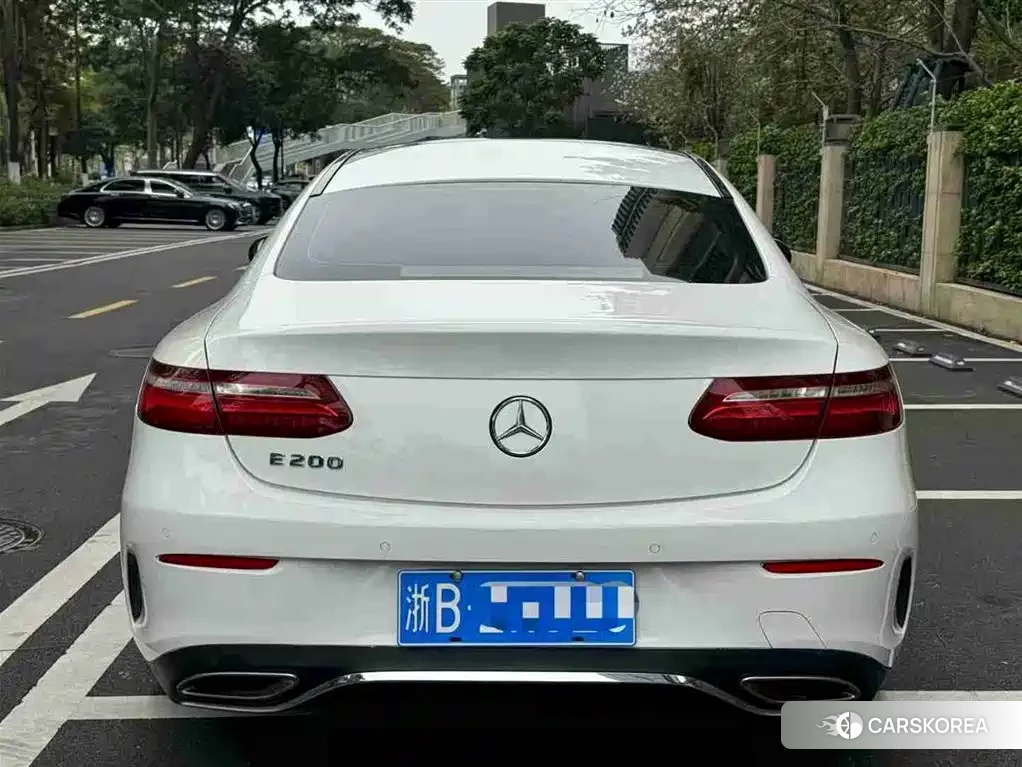 Mercedes-Benz E-Class 2018 Белый из Китая