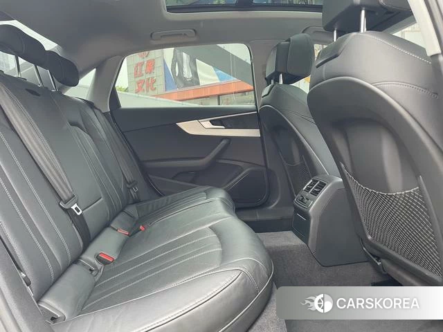 Audi A4L 2021 Белый из Китая