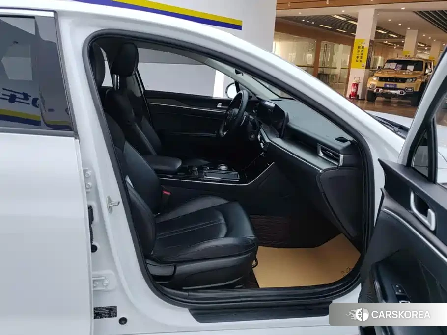 Kia K5 2022 Белый из Китая, фото 2