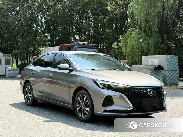 Chang'an Yidong 2020 Серебристо-серый из Китая