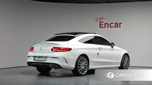 Mercedes-Benz C-Class W205 2023 Белый из Кореи