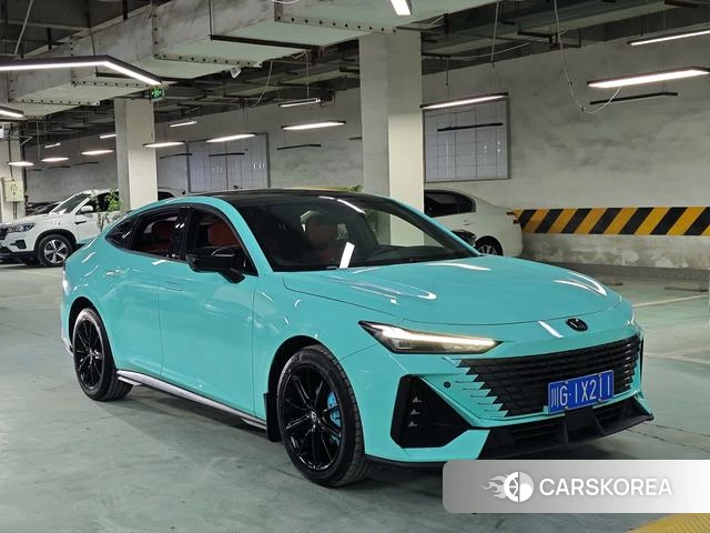 Chang'an UNI-V 2023 Синий из Китая