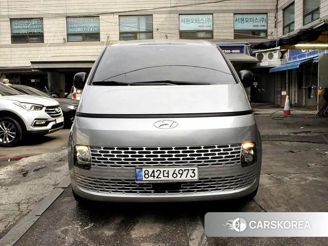 Hyundai Staria 2023 Серебристо-серый из Кореи