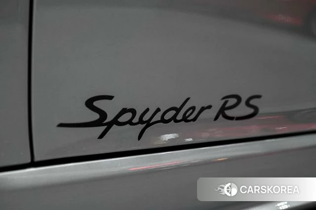 Porsche 718 2025 Серебристо-серый из Китая