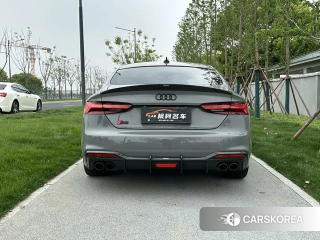 Audi S5 2023 Серебристо-серый из Китая