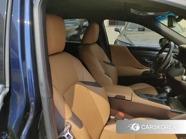 Lexus ES 2021 Синий из Китая