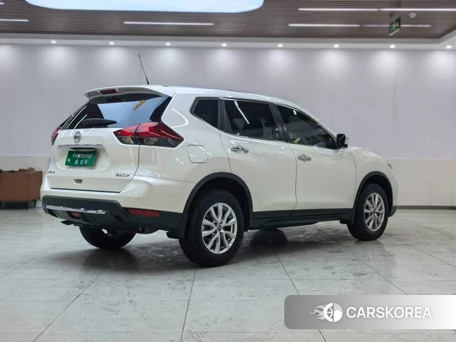 Nissan Qijun 2021 Белый из Китая