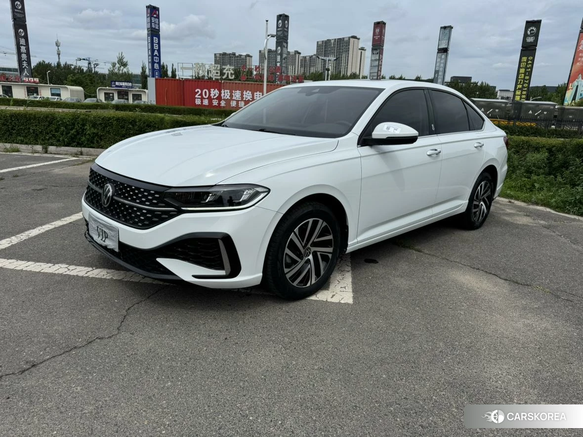 Volkswagen Lavida 2023 Белый из Китая