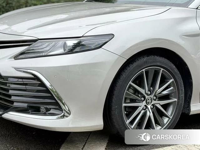 Toyota Camry 2022 Серебристо-серый из Китая