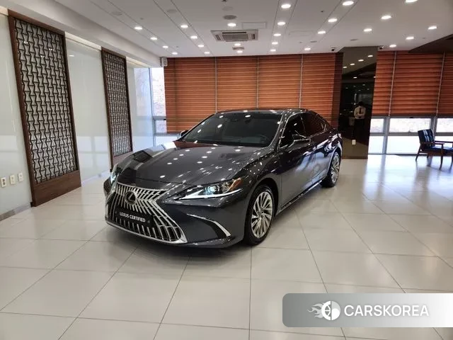 Lexus ES300h 7th generation 2025 Серый из Кореи