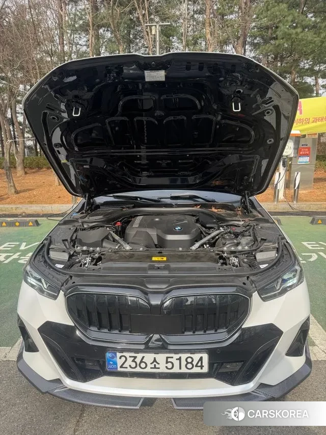 BMW 5 Series (G60) 2025 Черный из Кореи